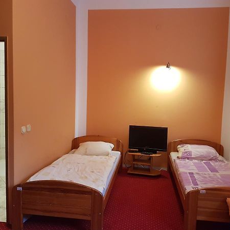 Chrobry Hotel Szprotawa Buitenkant foto