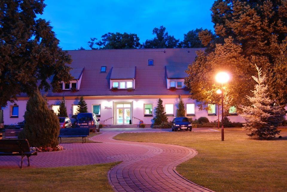 Chrobry Hotel Szprotawa Buitenkant foto