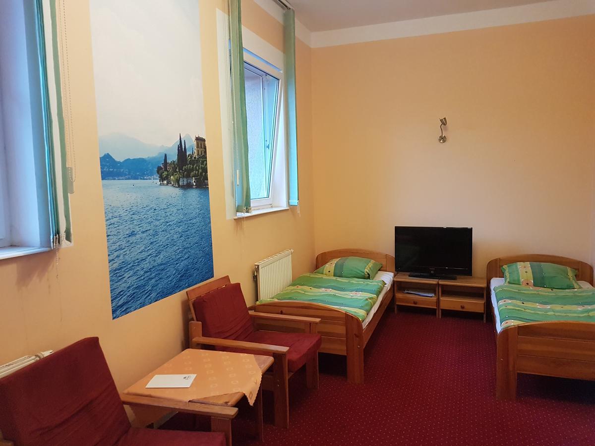 Chrobry Hotel Szprotawa Buitenkant foto