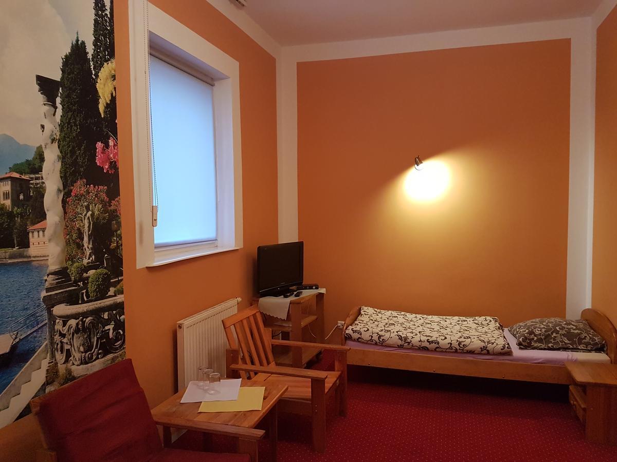 Chrobry Hotel Szprotawa Buitenkant foto