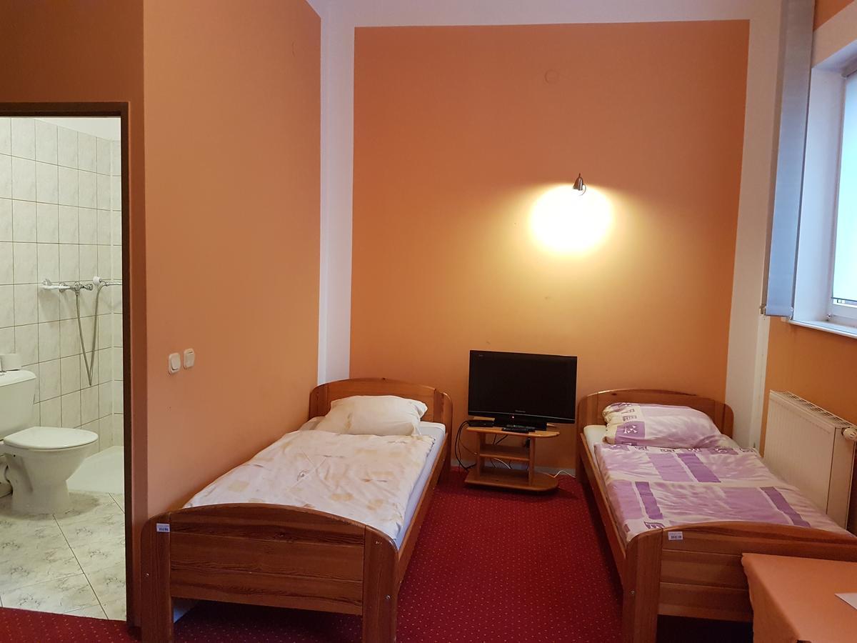 Chrobry Hotel Szprotawa Buitenkant foto