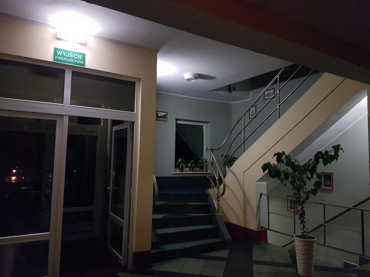 Chrobry Hotel Szprotawa Buitenkant foto