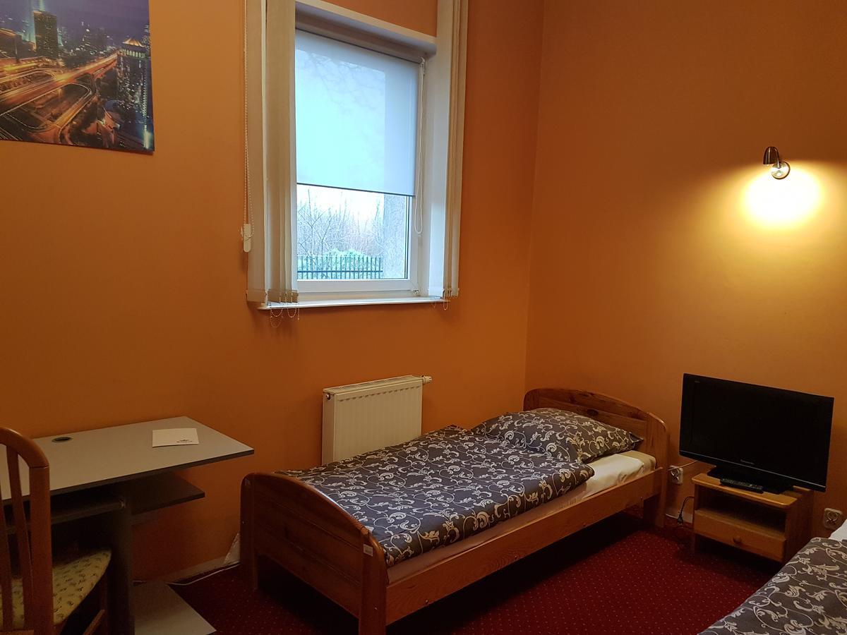 Chrobry Hotel Szprotawa Buitenkant foto