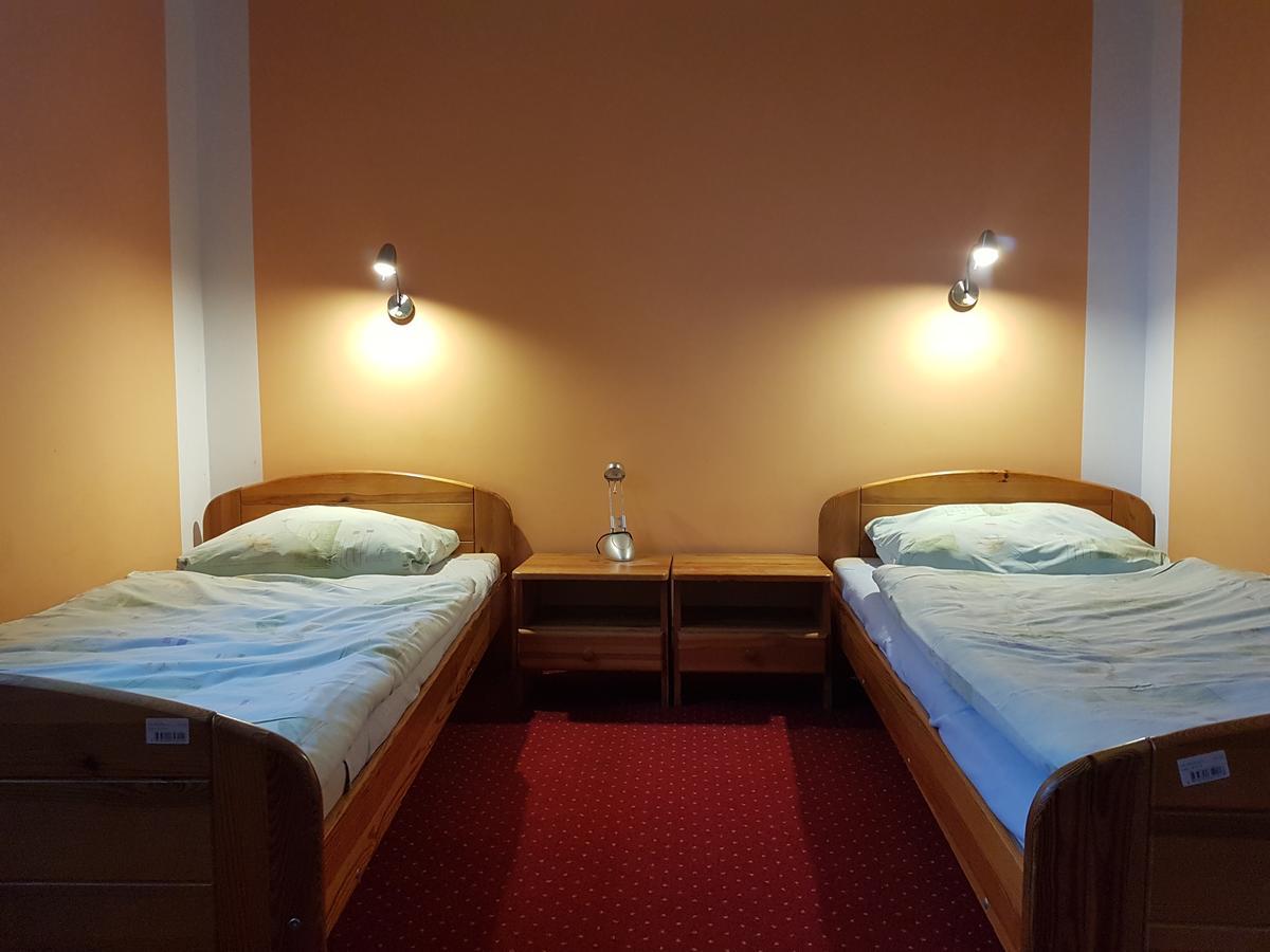 Chrobry Hotel Szprotawa Buitenkant foto